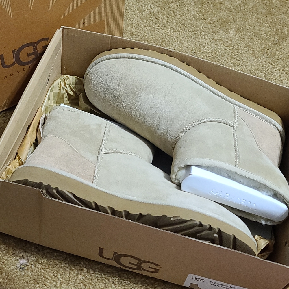 UGG Classic Mini Tan Size 11